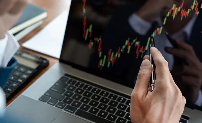 SaxoTraderGOのチャート機能イメージ（テクニカル指標・描画・複合チャート）